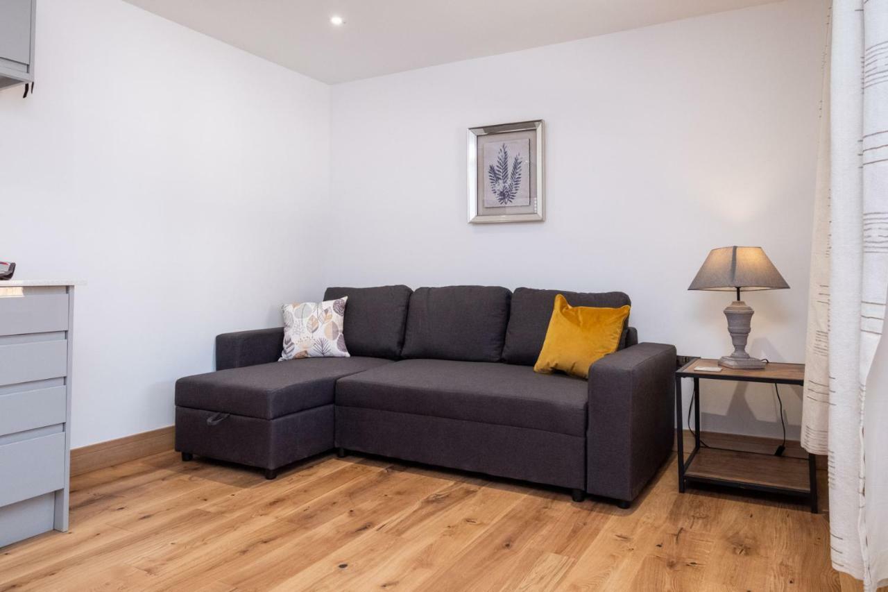 Weeping Willow - Three Tuns Apartments, Pettistree, Wickham Market - By Aldeburgh Coastal Cottages المظهر الخارجي الصورة